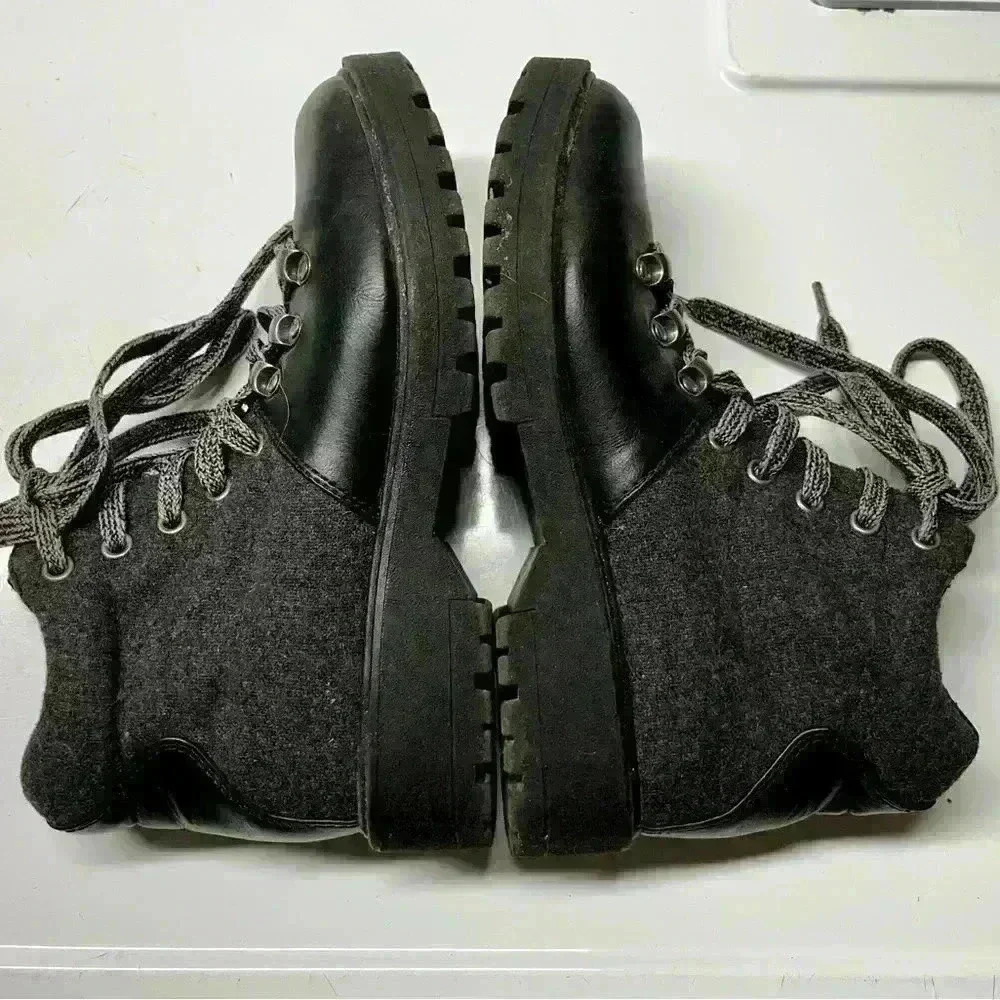 Universal Thread, women’s Sz 7,  Hiking Boots. Black and Gray